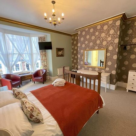The Captain'S Lodge Room Only Accommodation Whitby Exterior photo
