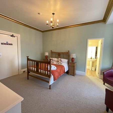 The Captain'S Lodge Room Only Accommodation Whitby Exterior photo