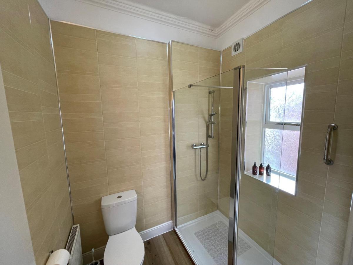 The Captain'S Lodge Room Only Accommodation Whitby Exterior photo