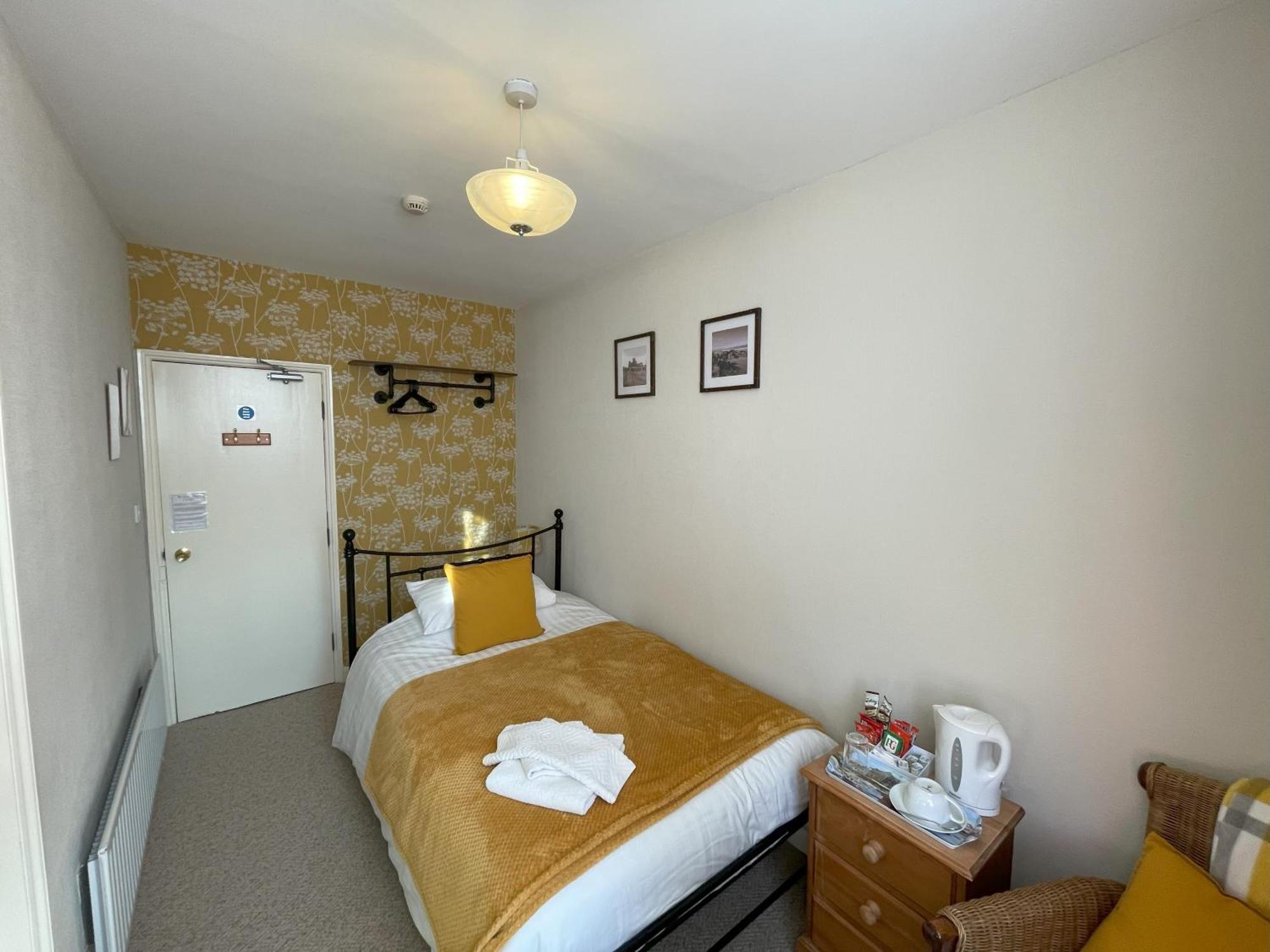 The Captain'S Lodge Room Only Accommodation Whitby Exterior photo